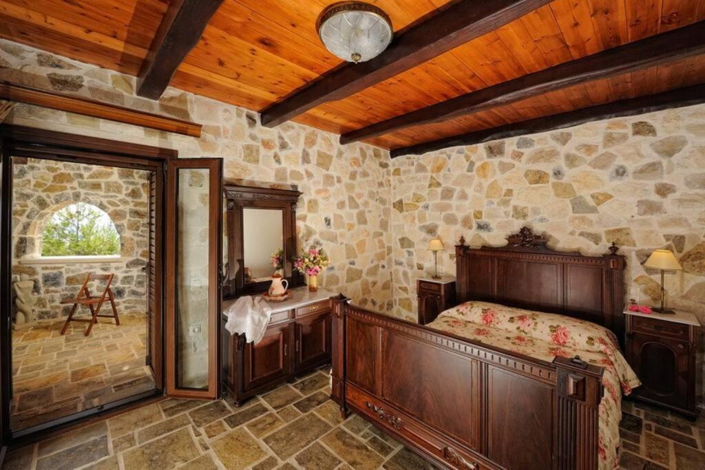 Stone House With Sea View Villa Achlia ภายนอก รูปภาพ